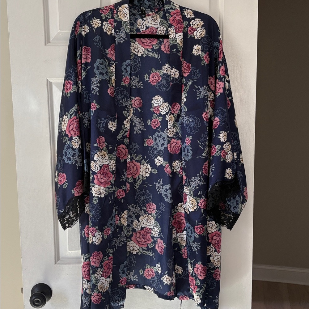 Torrid x Outlander Satin Floral Kimono Robe- Plus 2X